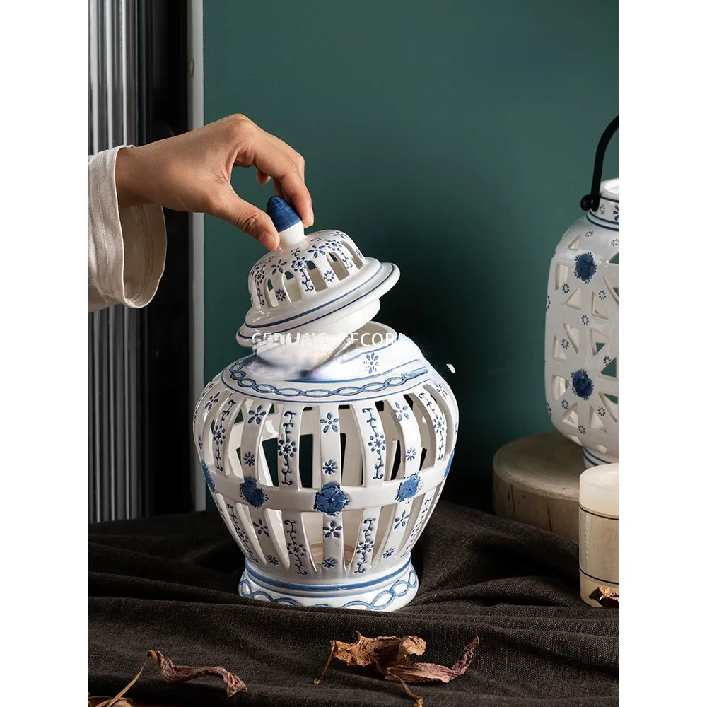 European hollow jar candle holder decorative jar ceramic ornament living room home wine cabinet decoration
European hollow jar candle holder decorative jar ceramic ornament living room home wine cabinet decoration
