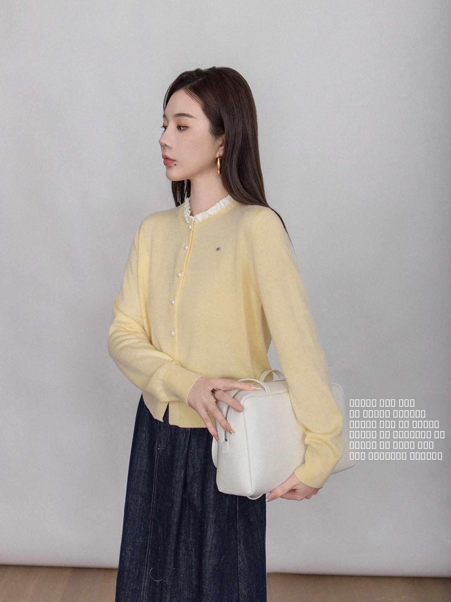 Soft Woolen Knitted Cardigan Gentle Design Wooden Crt Fine Spinning Long Sve round Ne Button Closure Daily Wear
Soft Woolen Knitted Cardigan Gentle Design Wooden Crt Fine Spinning Long Sve round Ne Button Closure Daily Wear