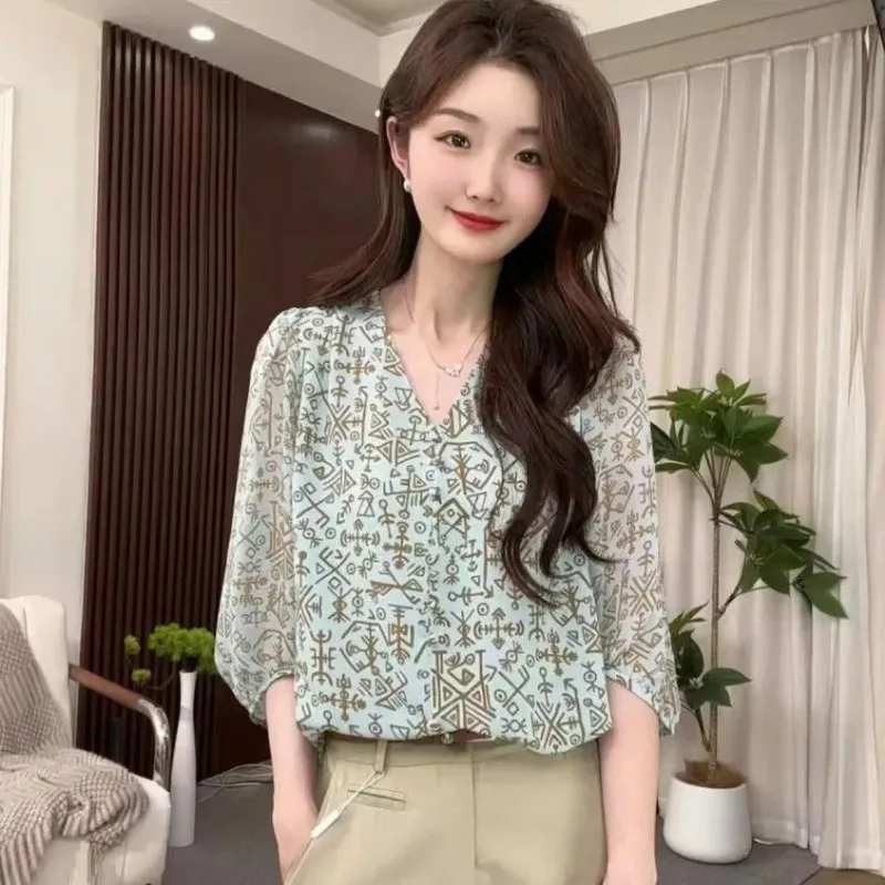Women Summer Simplicity Loose Large Size Office Lady V-neck Printing 3/4 Sleeve Shirts Ladies Fashion All-match Temperament Tops
Women Summer Simplicity Loose Large Size Office Lady V-neck Printing 3/4 Sleeve Shirts Ladies Fashion All-match Temperament Tops