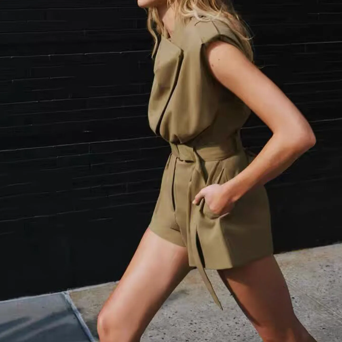 Z женский модный комбинезон Personali Pad с овальным поясом, украшенный высокой талией, прямые брюки, осень 20л.
Z женский модный комбинезон Personali Pad с овальным поясом, украшенный высокой талией, прямые брюки, осень 20л.