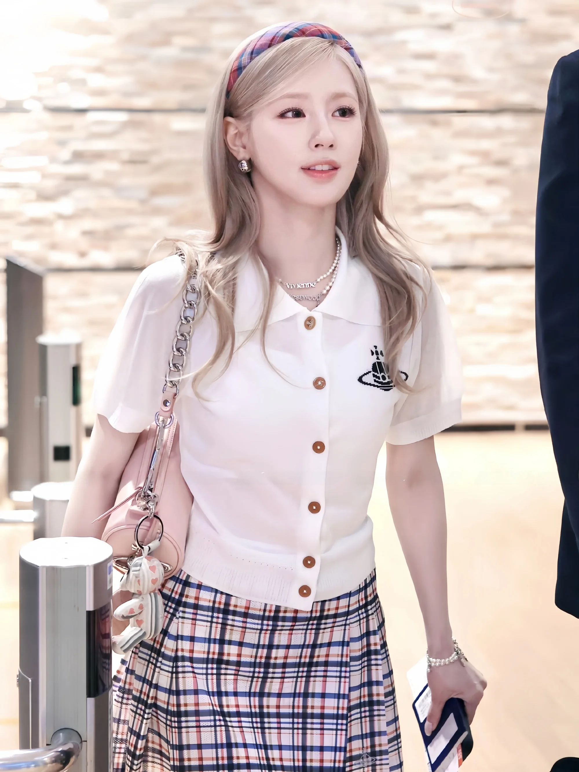 New Summer Short Sleeve Embroidered Casual Shirt Women's College Style Straight Sale Zhaomeiyan Star Planet Stitched Collar
New Summer Short Sleeve Embroidered Casual Shirt Women's College Style Straight Sale Zhaomeiyan Star Planet Stitched Collar