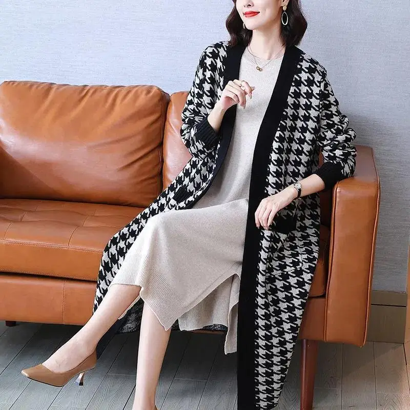 V-neck Knitting Cardigan Coat Women Autumn Winter Simplicity Office Lady Thick Sweater Fashion Casual All-match Knitwear Tops
V-neck Knitting Cardigan Coat Women Autumn Winter Simplicity Office Lady Thick Sweater Fashion Casual All-match Knitwear Tops
