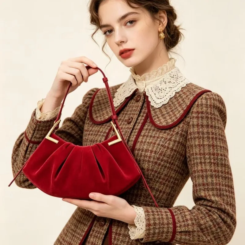 New High-end Women's Handbag Fashionable High-quality Pleated Women's Handbag Light Luxury Versatile Women's Mobile Phone Bag
New High-end Women's Handbag Fashionable High-quality Pleated Women's Handbag Light Luxury Versatile Women's Mobile Phone Bag