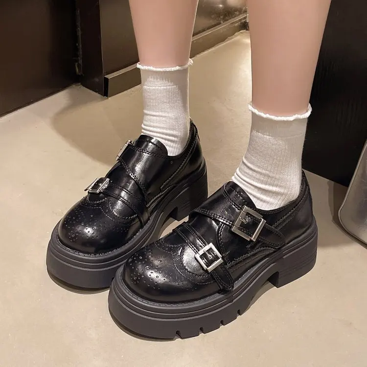 2026 Buckle Platform Women Loafers Shoes British Vintage Carved Chunky Sole Mary Janes Preppy Student Thick Heel Leather Shoes
2026 Buckle Platform Women Loafers Shoes British Vintage Carved Chunky Sole Mary Janes Preppy Student Thick Heel Leather Shoes