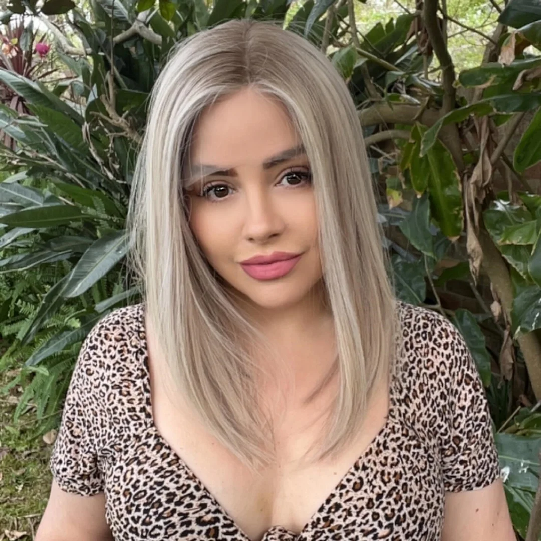 13×4 Transparent Synthetic Lace Front wig Grey Brown Highlights Colored Silky Straight Wig High Quality For White Women Use
13×4 Transparent Synthetic Lace Front wig Grey Brown Highlights Colored Silky Straight Wig High Quality For White Women Use