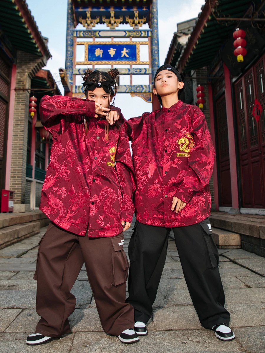 2024 New Ballroom Hip Hop Dance Costumes For Girls Chinese Style Red Jacket Cargo Pants Suit Boys Jazz Dance Stage Wear DQS14540
2024 New Ballroom Hip Hop Dance Costumes For Girls Chinese Style Red Jacket Cargo Pants Suit Boys Jazz Dance Stage Wear DQS14540