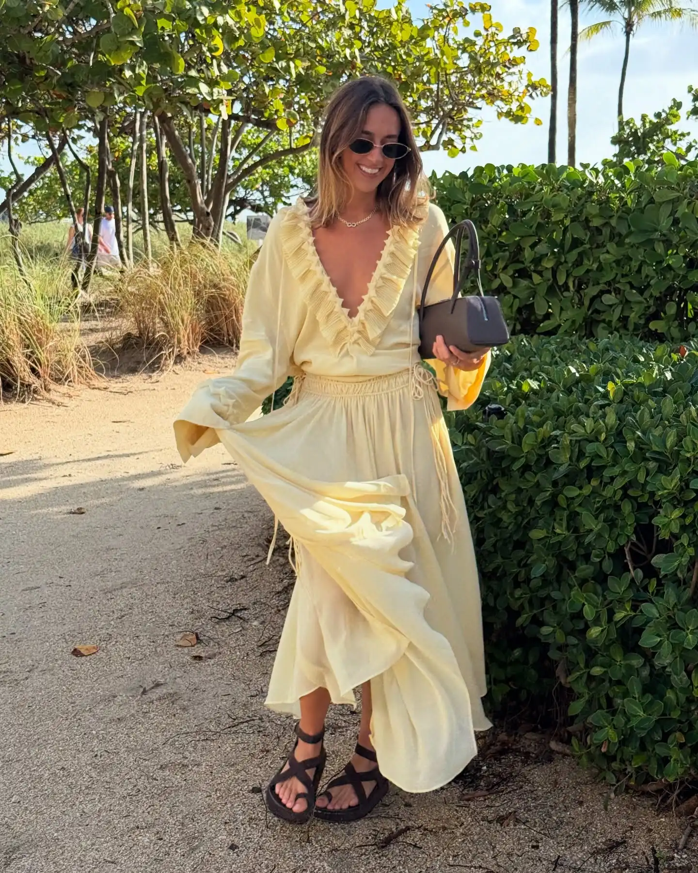 Casual Women's Yellow Sets V-neck Long Sleeves Ruffled Lace-up Shirt Top+2025 Spring Chic Woman Skirt Beach Style Outfits
Casual Women's Yellow Sets V-neck Long Sleeves Ruffled Lace-up Shirt Top+2025 Spring Chic Woman Skirt Beach Style Outfits