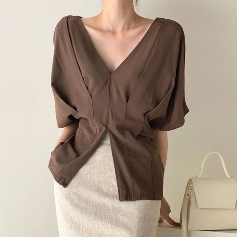 Chic Summer Slim Fit ort Sve irt Deep V Ne Pleated Design Korean Sle Commute Pure Color Women's Top Faion Sense
Chic Summer Slim Fit ort Sve irt Deep V Ne Pleated Design Korean Sle Commute Pure Color Women's Top Faion Sense