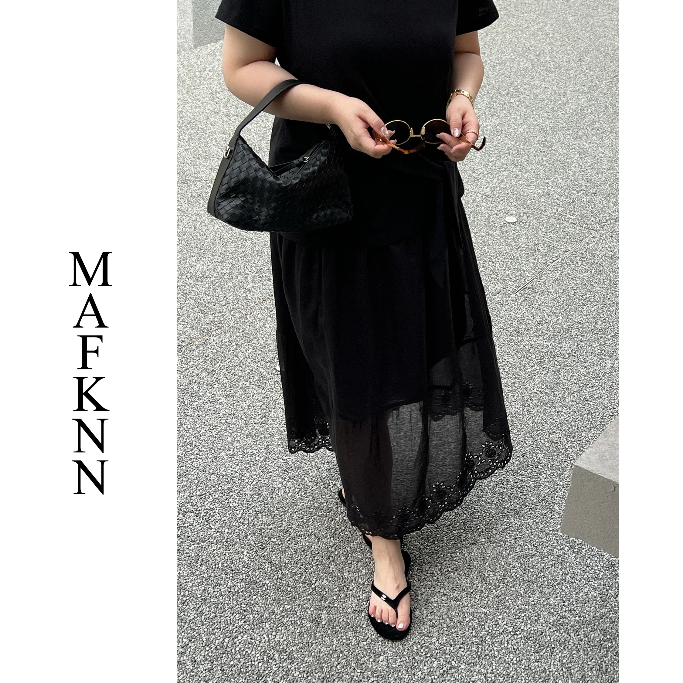 Summer Hollow out Floral Embroidery Elastic Waist Large Size Women's Skirt A-Line Long Skirt for Pear And Body Types
Summer Hollow out Floral Embroidery Elastic Waist Large Size Women's Skirt A-Line Long Skirt for Pear And Body Types