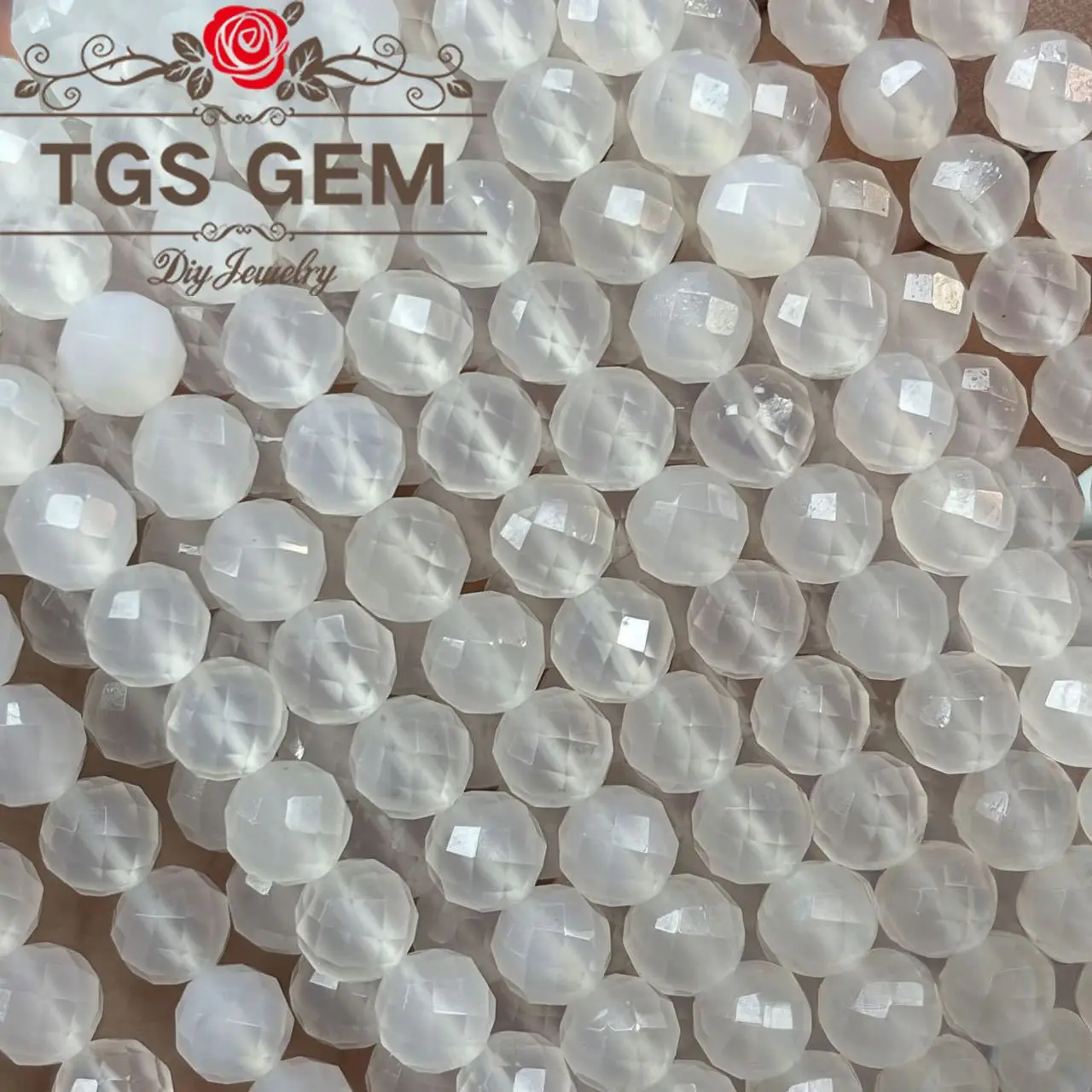 Engraved hard cut round bead natural stoneAAA White agate pattern small cut scatteredDIY jewelry Crystal agate factory wholesale
Engraved hard cut round bead natural stoneAAA White agate pattern small cut scatteredDIY jewelry Crystal agate factory wholesale