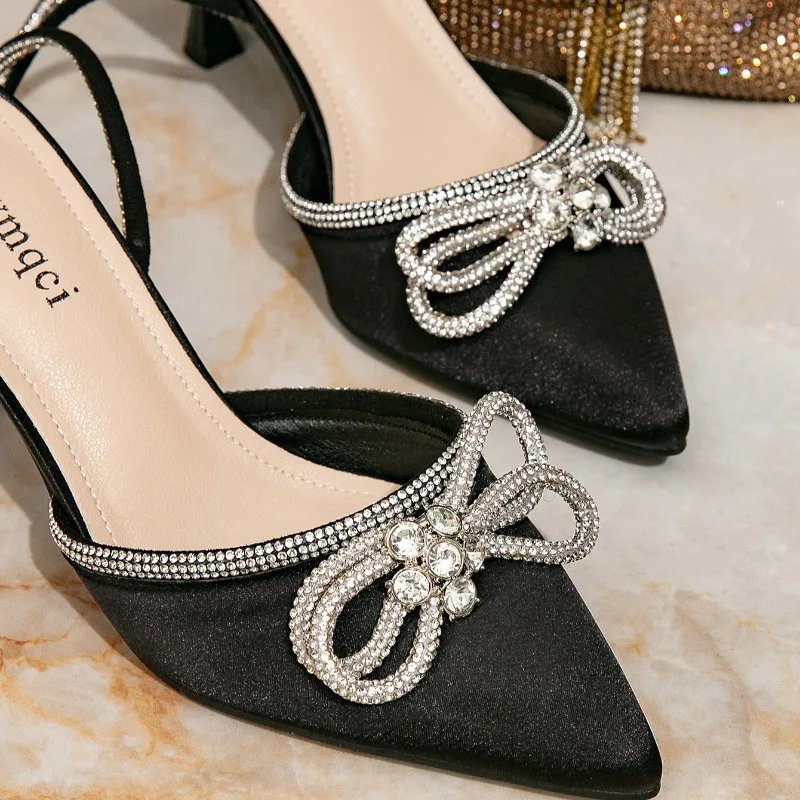 Women's High Heeled Sandals Temperament Pointed Ankle Strap Design High Heel Sandals Luxury Bow Rhinestone Satin Stiletto Sandal
Women's High Heeled Sandals Temperament Pointed Ankle Strap Design High Heel Sandals Luxury Bow Rhinestone Satin Stiletto Sandal