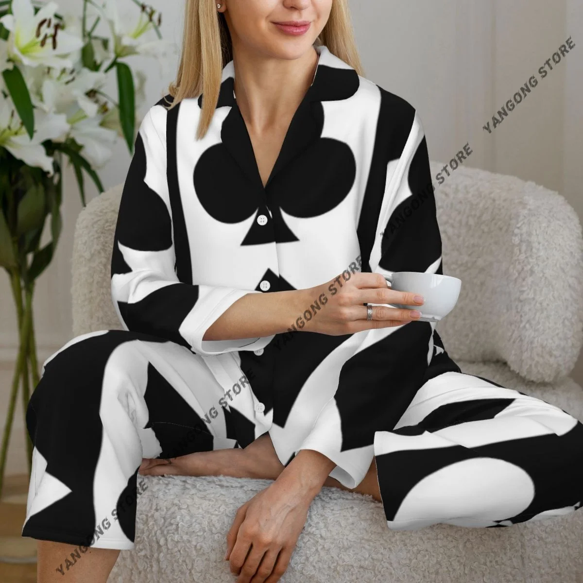 Весенне-осенний пижамный комплект, женские брюки с длинными рукавами, комплект из двух предметов с принтом игральных карт, комплект для домашнего интерьера
Весенне-осенний пижамный комплект, женские брюки с длинными рукавами, комплект из двух предметов с принтом игральных карт, комплект для домашнего интерьера