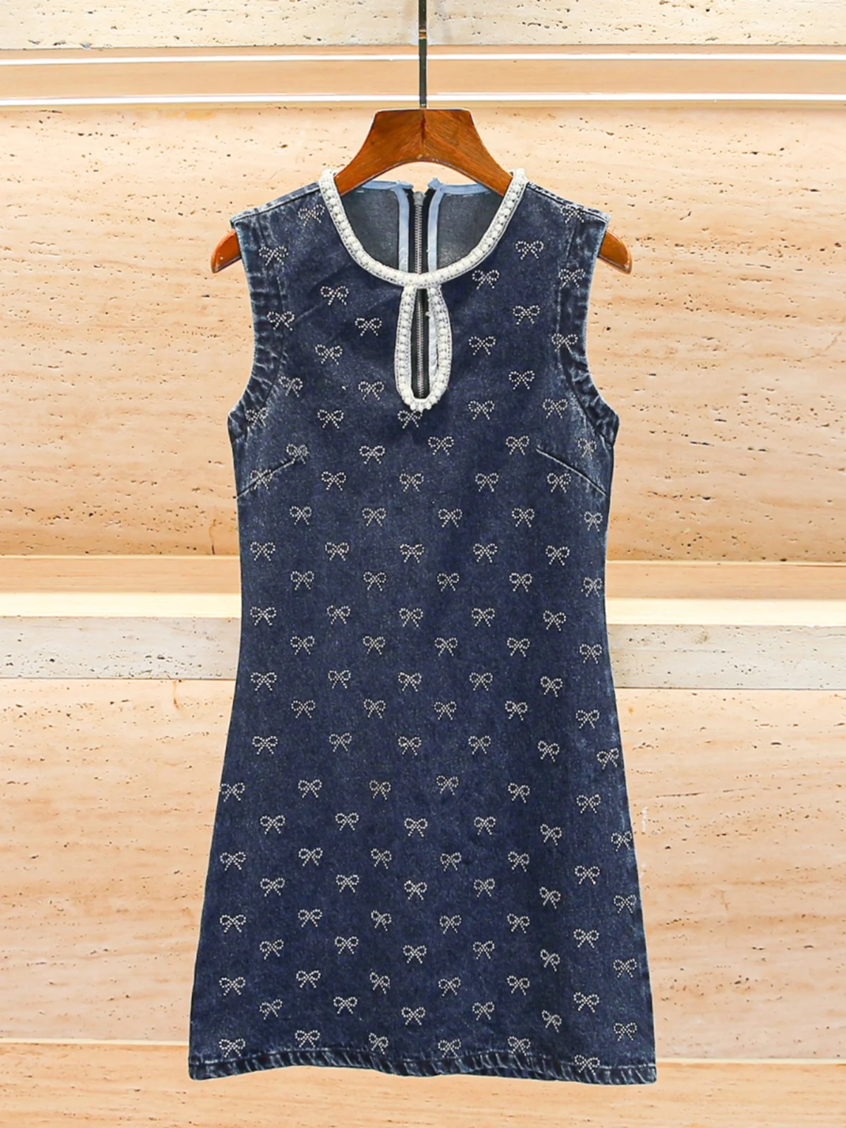 High-End Women's Knot Rhinestone Sleeveless Denim Dress A-Line Skirt Short Length High Waist Spring Summer Autumn
High-End Women's Knot Rhinestone Sleeveless Denim Dress A-Line Skirt Short Length High Waist Spring Summer Autumn