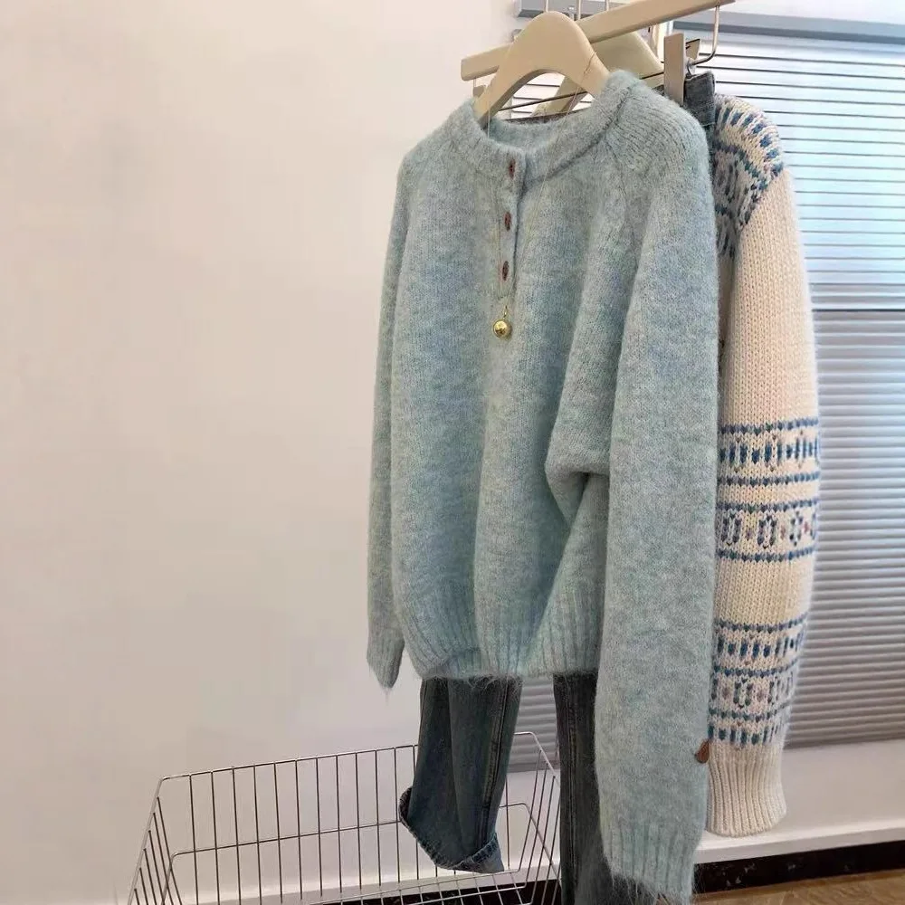 2026 Solid Color Soft Crew Neck Sweater Small Thickened Inner Cover Can Be Worn Outside in Autumn and Winter Base High-end Top
2026 Solid Color Soft Crew Neck Sweater Small Thickened Inner Cover Can Be Worn Outside in Autumn and Winter Base High-end Top