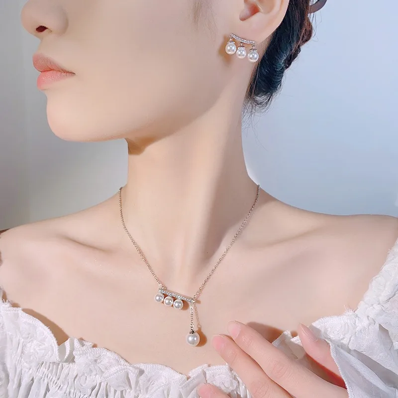 Exquisite Light Luxury Jewelry Set Balance Beam Pearl Necklace for Women New Style Temperament Pearl Earrings Clavicle Chain
Exquisite Light Luxury Jewelry Set Balance Beam Pearl Necklace for Women New Style Temperament Pearl Earrings Clavicle Chain