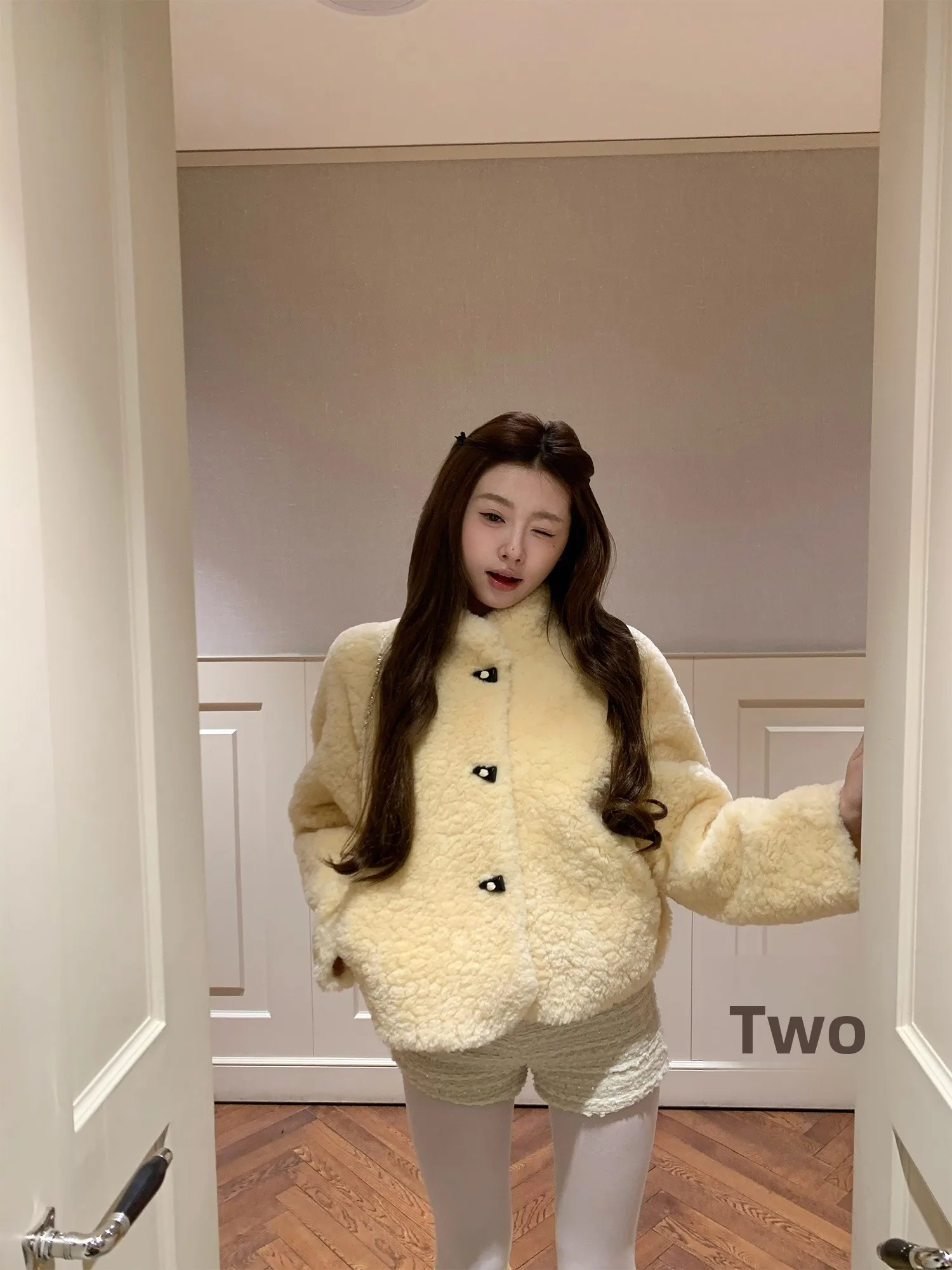Elegant Lamb Fur Coat Women's Single Button Stand Collar Winter Jacket OKJJ Brand Youth Pure Color Faux Fur Thickened Long Sl...
Elegant Lamb Fur Coat Women's Single Button Stand Collar Winter Jacket OKJJ Brand Youth Pure Color Faux Fur Thickened Long Sl...
