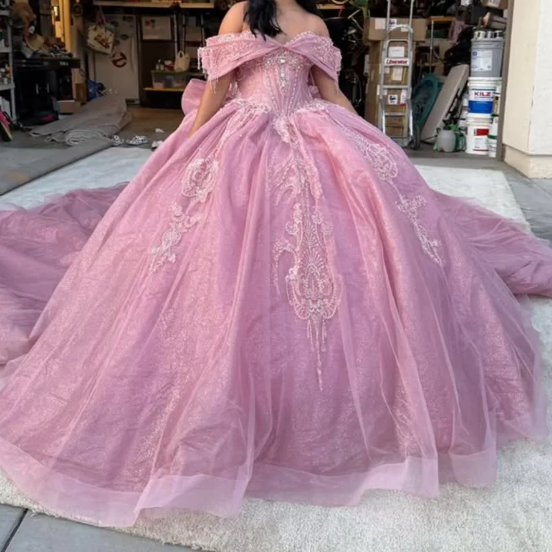 Customized Pink Quinceanera Dresses Off the Shoulder glitter applique crystal Lace layering Bow Long tail Vestido 15 Quinceanera
Customized Pink Quinceanera Dresses Off the Shoulder glitter applique crystal Lace layering Bow Long tail Vestido 15 Quinceanera