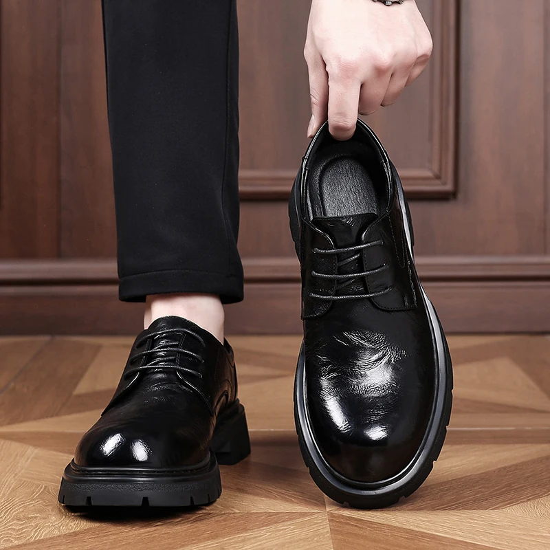 Классические мужские деловые кожаные туфли. Роскошный минималистичный стиль для джентльменов. Для офиса или работы. Модные туфли на шнуровке для взрослых. Коричневые.
Классические мужские деловые кожаные туфли. Роскошный минималистичный стиль для джентльменов. Для офиса или работы. Модные туфли на шнуровке для взрослых. Коричневые.