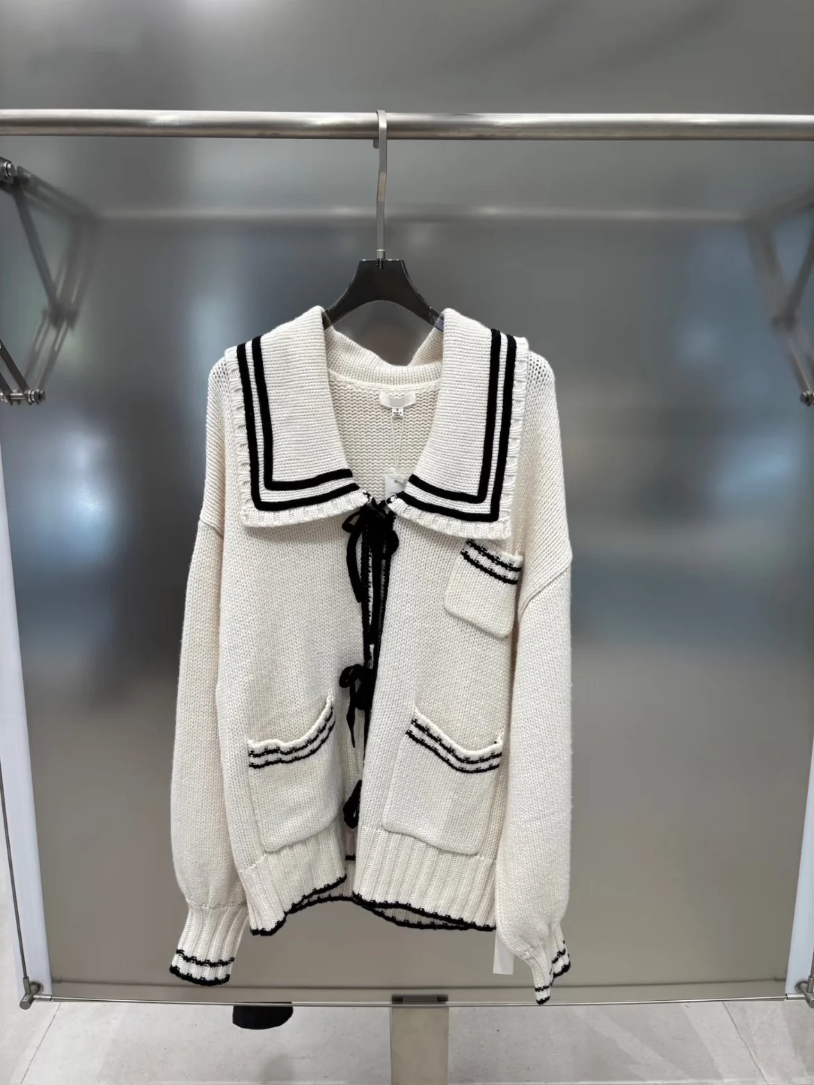 Свободный вязаный свитер с воротником-стойкой, большими карманами и завязками от HEIDD для женщин, с длинными рукавами, осенне-зимний, модный женский свитер
Свободный вязаный свитер с воротником-стойкой, большими карманами и завязками от HEIDD для женщин, с длинными рукавами, осенне-зимний, модный женский свитер