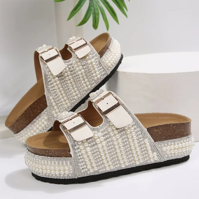 2026 New European and American Style Pearl Rhinestone Thick-Soled Slippers for Women, Cork Wedge Fashion Sandals, Large Size Beach Sandals
2026 New European and American Style Pearl Rhinestone Thick-Soled Slippers for Women, Cork Wedge Fashion Sandals, Large Size Beach Sandals