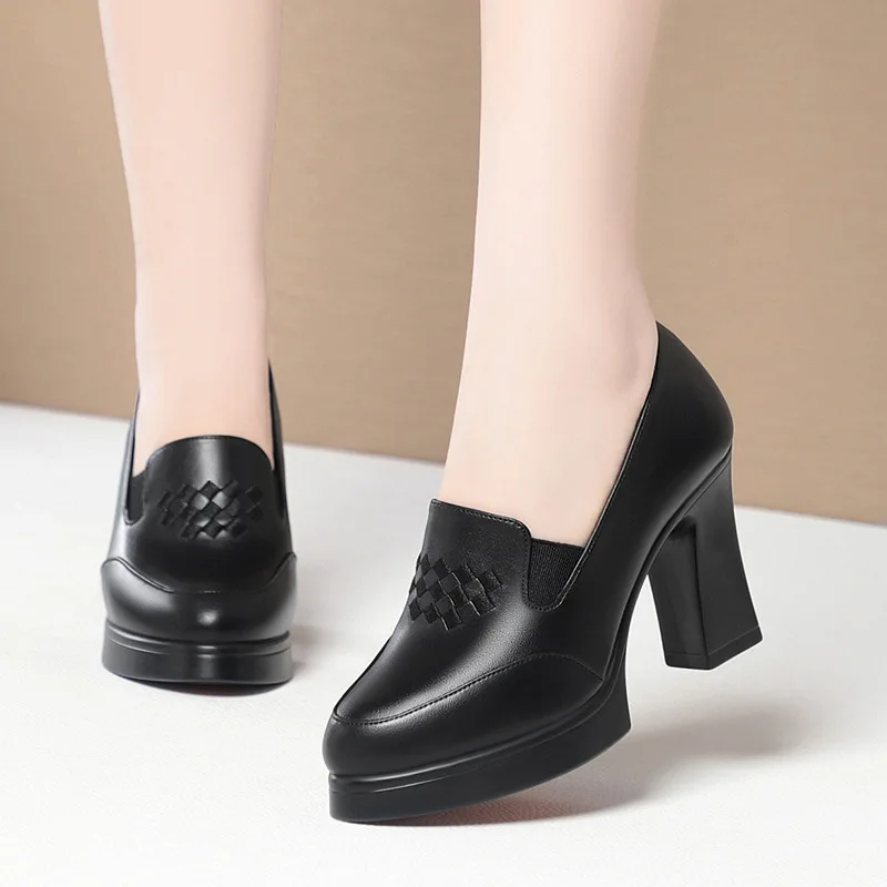 9cm Elegant Decent Block High Heels Shoes Platform Pumps 2026 Spring Women's Deep Mouth Shoes Platform Black for Model Office
9cm Elegant Decent Block High Heels Shoes Platform Pumps 2026 Spring Women's Deep Mouth Shoes Platform Black for Model Office