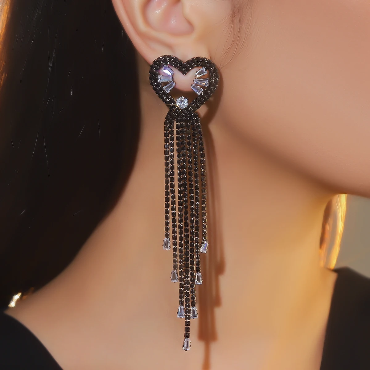Explosive black love punk peach heart exaggerated rhinestone earrings retro personalized long claw chain earrings
Explosive black love punk peach heart exaggerated rhinestone earrings retro personalized long claw chain earrings