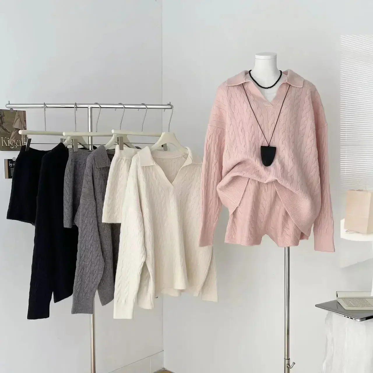Korean Fashion Autumn New Women Two Piece Shorts Sets Turn Down Collar Long Sleeve Pullover Tops + Shorts Knitted Outfits Female
Korean Fashion Autumn New Women Two Piece Shorts Sets Turn Down Collar Long Sleeve Pullover Tops + Shorts Knitted Outfits Female