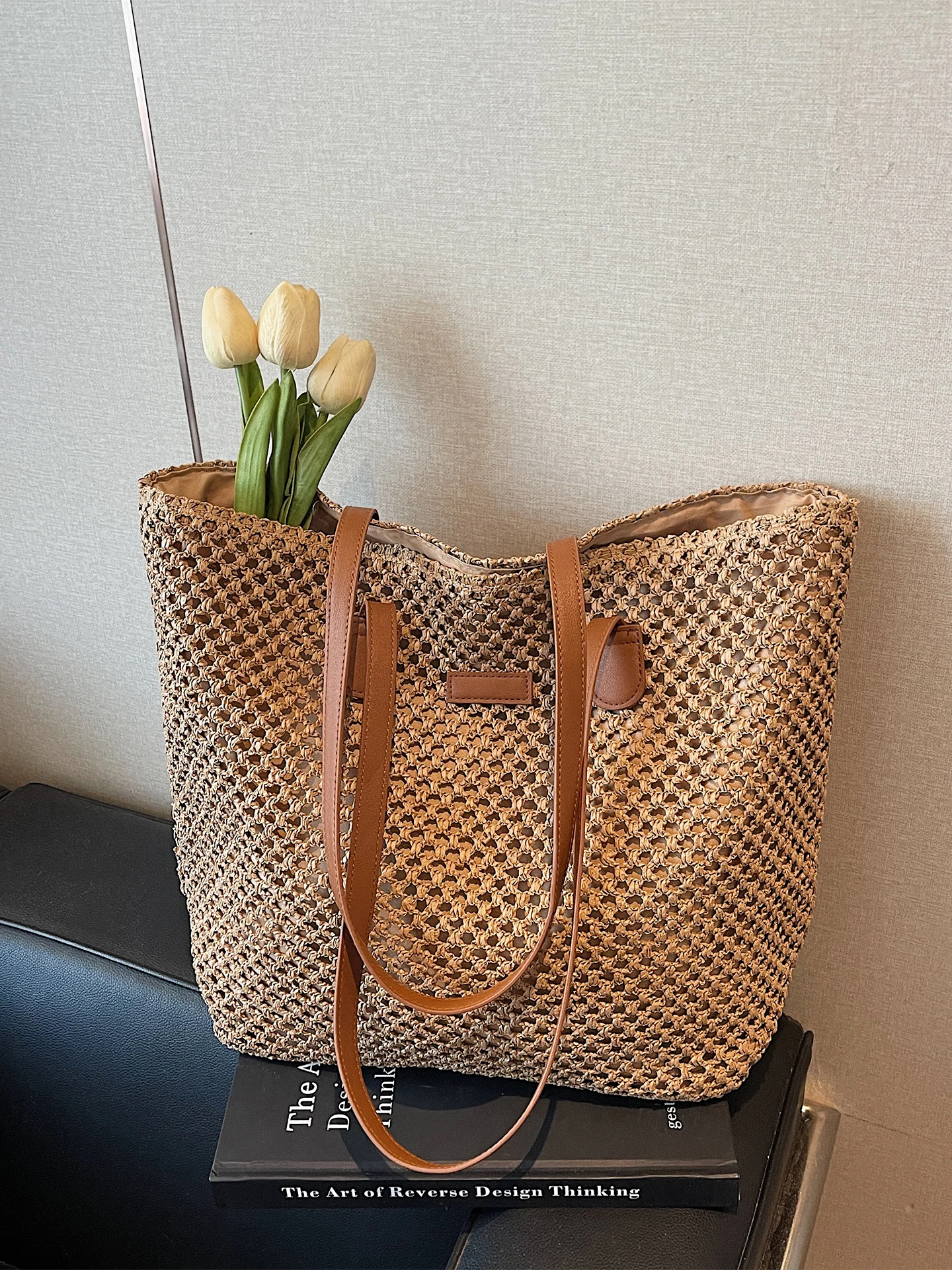 Handwoven Large Capacity Women's Tote Bag 2026 New Fashion Beach Holiday Casual Shoulder Bag Straw Material Versatile Beach Bag
Handwoven Large Capacity Women's Tote Bag 2026 New Fashion Beach Holiday Casual Shoulder Bag Straw Material Versatile Beach Bag