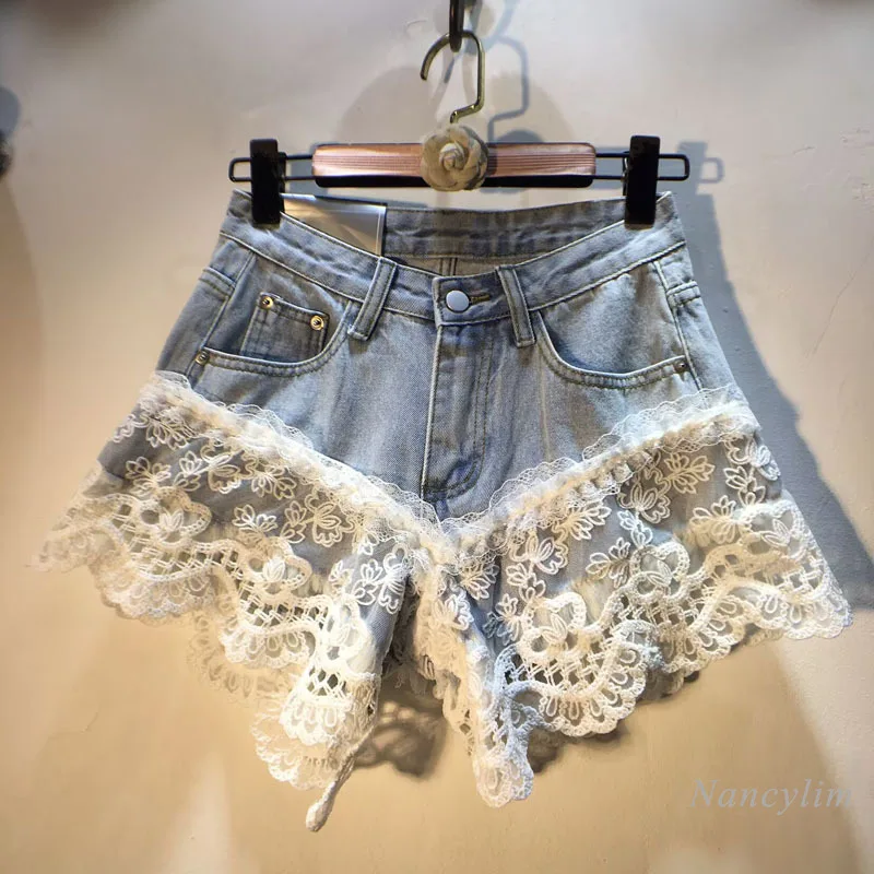 European Style Denim Shorts, Lace Patchwork Denim Shorts, 2025 Summer New Splicing Cloth, High Waist Hot Pants
European Style Denim Shorts, Lace Patchwork Denim Shorts, 2025 Summer New Splicing Cloth, High Waist Hot Pants