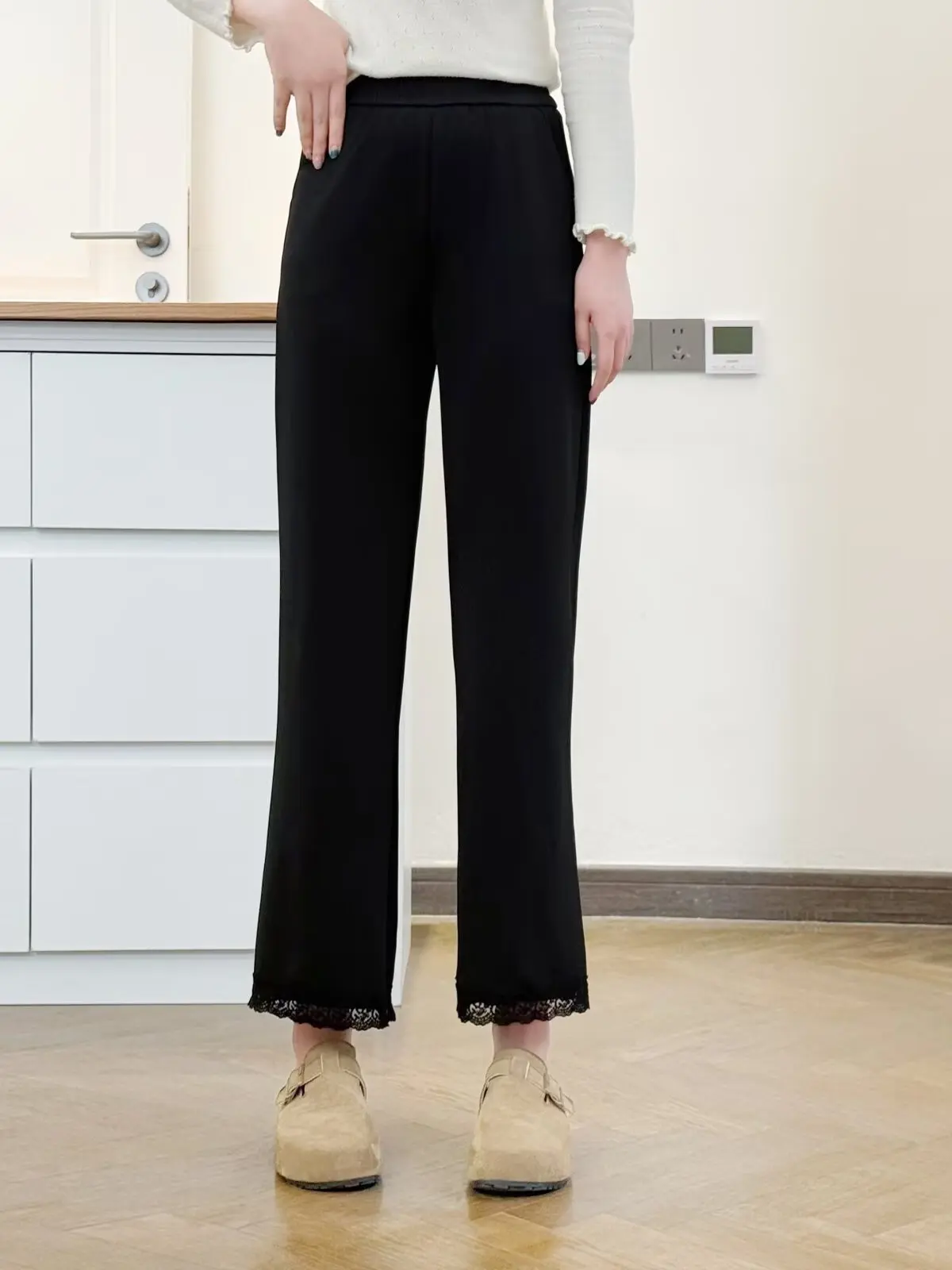 High Waist Lace Trim Black Wide Leg Casual Pants plus Size Korean Style Summer Fashion plus Size Women's Clothing Loose Fit
High Waist Lace Trim Black Wide Leg Casual Pants plus Size Korean Style Summer Fashion plus Size Women's Clothing Loose Fit