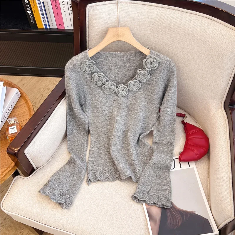 Y2k Gray Three-Dimensional Flower V-Neck Sweater French Gentle Retro Pure Wind Sweet Design Sense Wool Sweater Flared Sleeve Top
Y2k Gray Three-Dimensional Flower V-Neck Sweater French Gentle Retro Pure Wind Sweet Design Sense Wool Sweater Flared Sleeve Top
