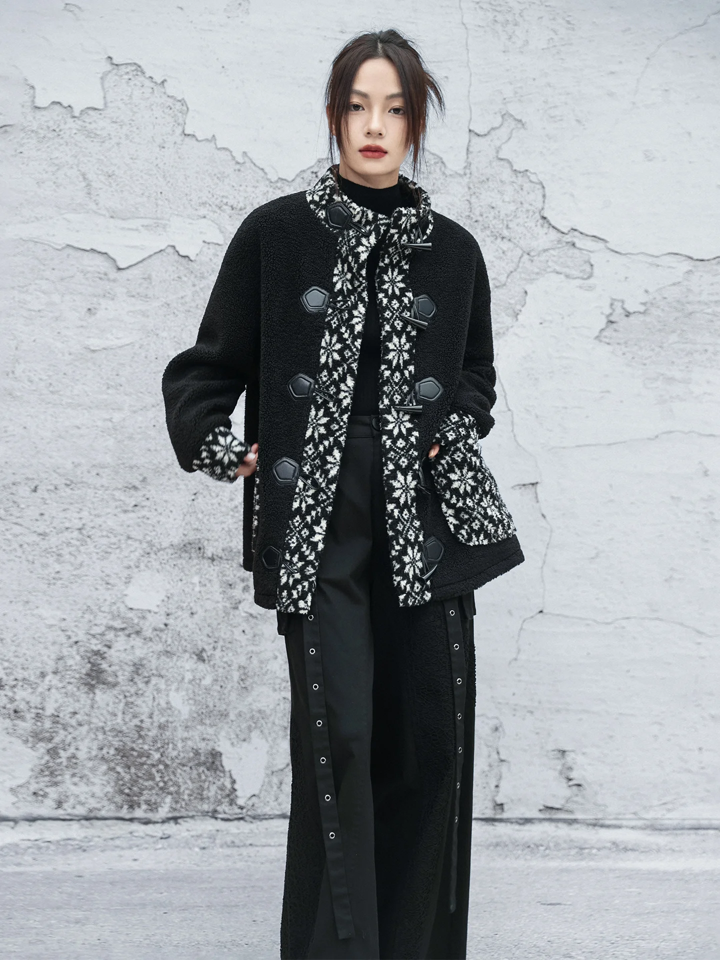 Vintage Bla Lamb Fur Jaet Women's Loose Autumn Winter Coat Button up Warm Polyester ort Outerwear by Da Qing Long Si
Vintage Bla Lamb Fur Jaet Women's Loose Autumn Winter Coat Button up Warm Polyester ort Outerwear by Da Qing Long Si