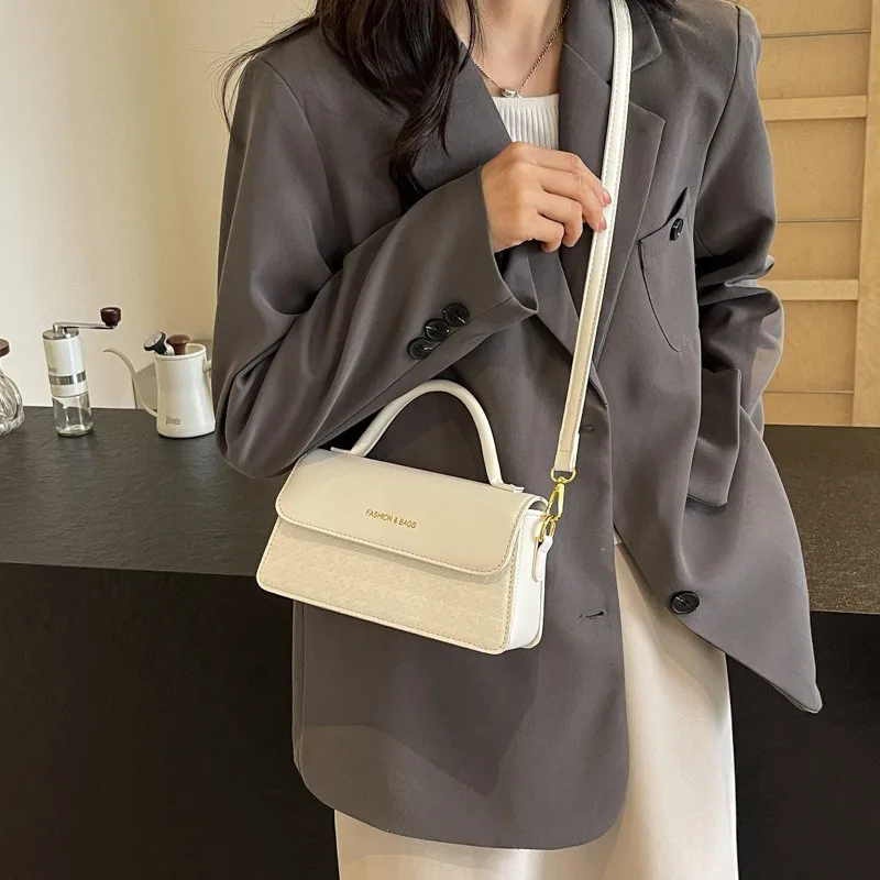 New fashion crossbody bag hundred with spring and summer new niche design senior sense of Ms. handheld plaid small square bags
New fashion crossbody bag hundred with spring and summer new niche design senior sense of Ms. handheld plaid small square bags