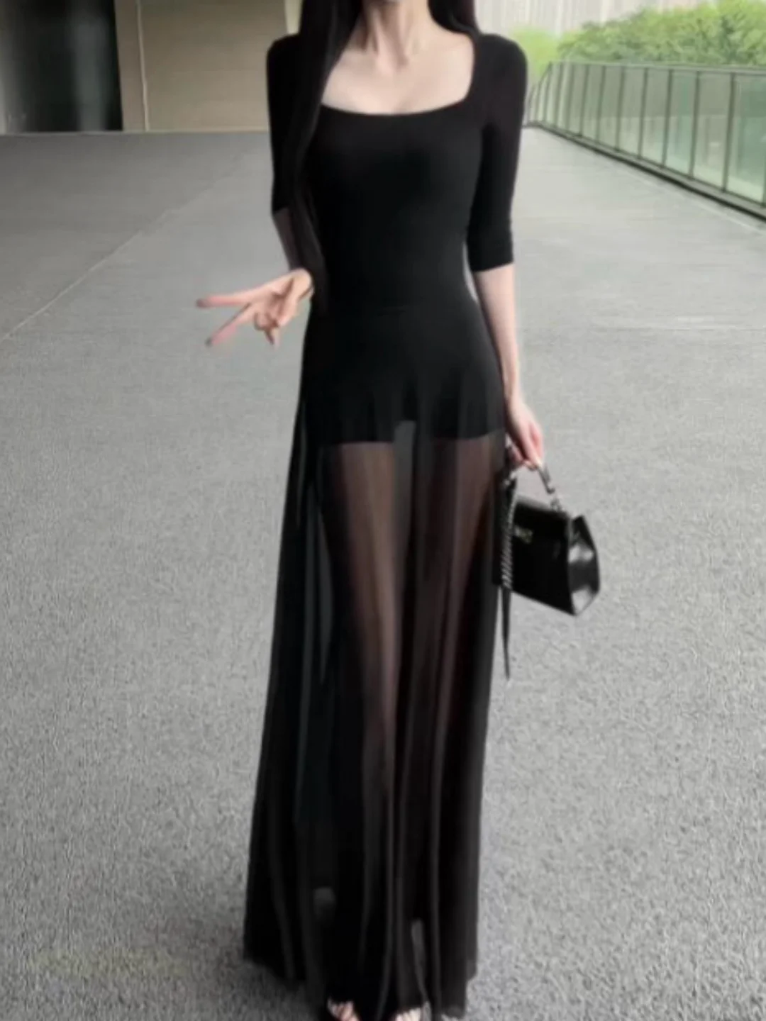 Elegant Black Slim Fit Long Dress Hepburn Style Mesh Splice Waist Cinching Summer Fashionable Casual City Commute Date Party
Elegant Black Slim Fit Long Dress Hepburn Style Mesh Splice Waist Cinching Summer Fashionable Casual City Commute Date Party