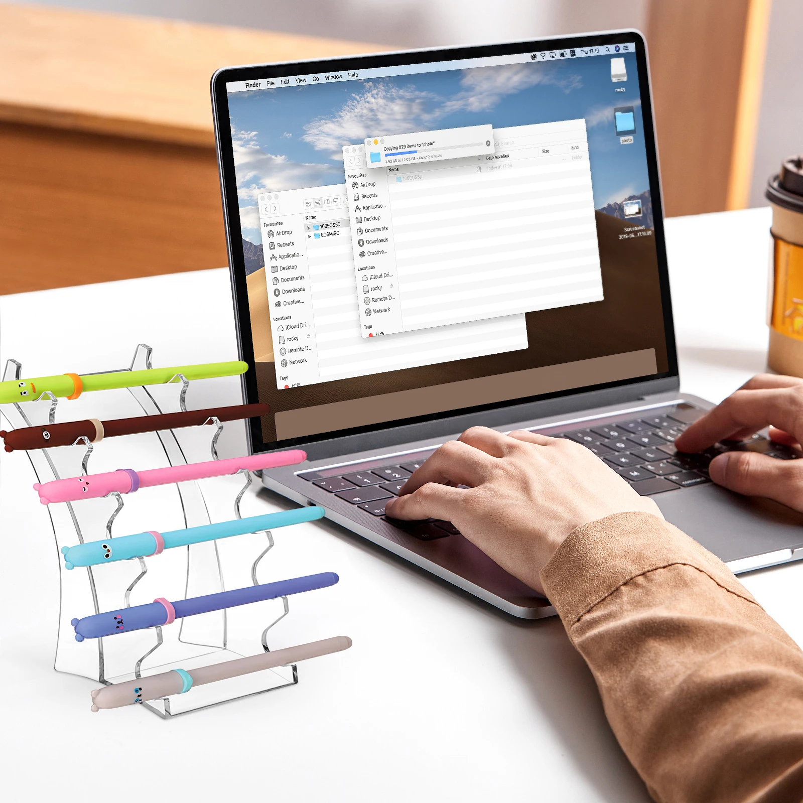 Transparent Acrylic Pen Holder Display Rack for Office School Supplies Organizing Stand Stationery Display Shelf
Transparent Acrylic Pen Holder Display Rack for Office School Supplies Organizing Stand Stationery Display Shelf