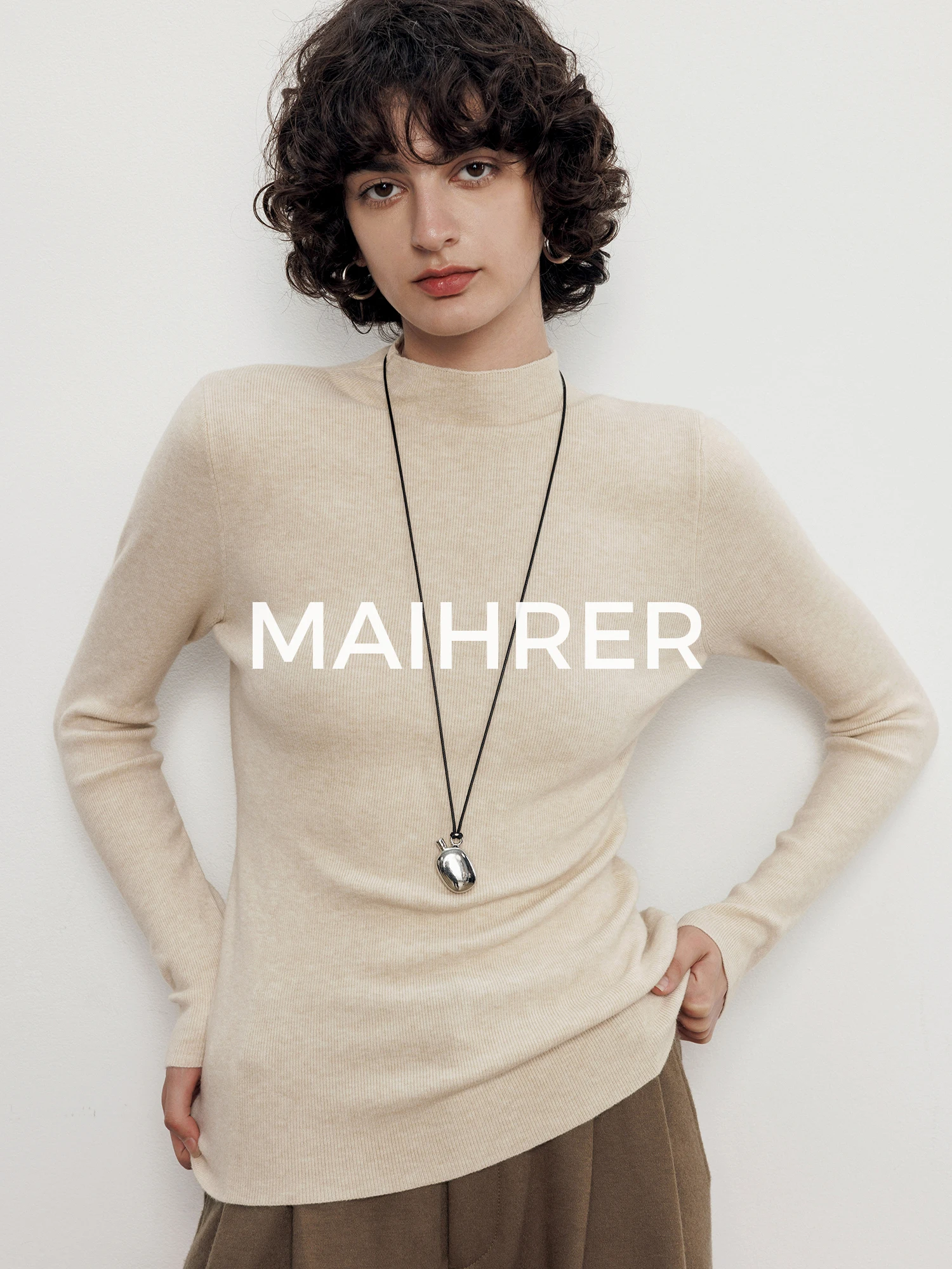 Женская облегающая вязаная шерстяная термокофта с высоким воротником MAIER из смесовой ткани (полиэстер, нейлон, вискоза) для осени и зимы
Женская облегающая вязаная шерстяная термокофта с высоким воротником MAIER из смесовой ткани (полиэстер, нейлон, вискоза) для осени и зимы