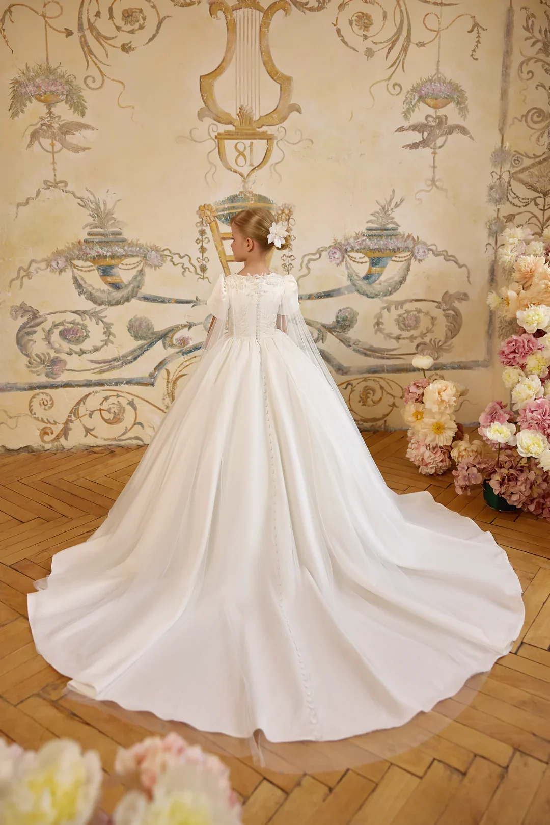 2025 high-end satin flower girl dress, exquisite lace embroidery dress, white children's trailing tutu skirt, wedding, birthday
2025 high-end satin flower girl dress, exquisite lace embroidery dress, white children's trailing tutu skirt, wedding, birthday