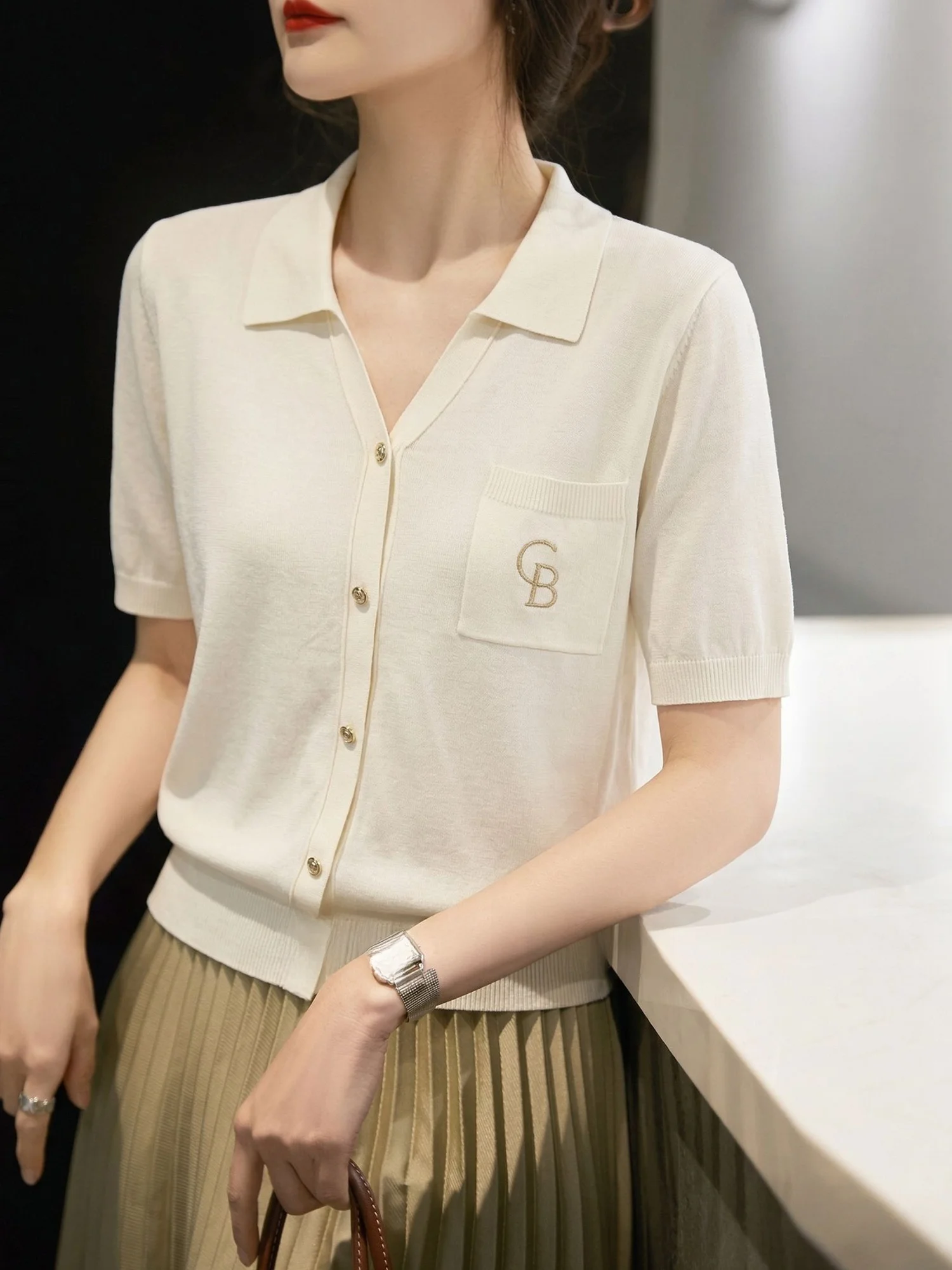 Chivirin Cotton Blend Short Sleeve Knitwear Simple Style Slimming Versatile Summer Fashionable Top for Women Casual Knitwear
Chivirin Cotton Blend Short Sleeve Knitwear Simple Style Slimming Versatile Summer Fashionable Top for Women Casual Knitwear