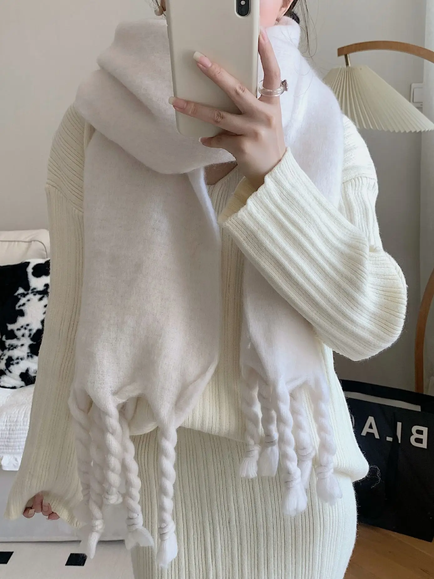 South Korea Thickened Solid Color Shawl Scarf Women's Plush Twist Tassel Scarf Women's Fashion Warm Soft Scarf Free Shipping
South Korea Thickened Solid Color Shawl Scarf Women's Plush Twist Tassel Scarf Women's Fashion Warm Soft Scarf Free Shipping