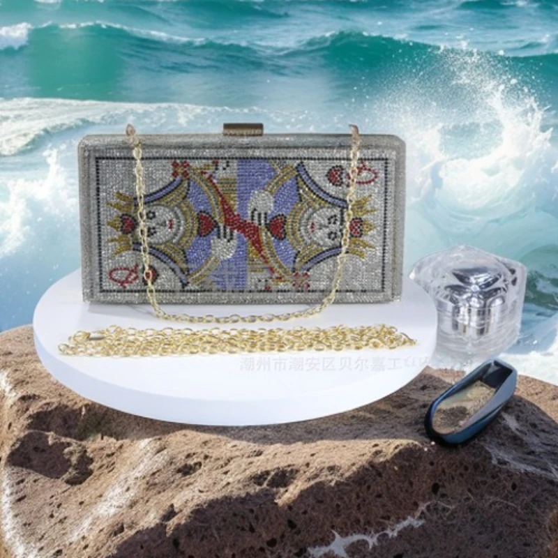 Fashion Playing Card Diamond Dinner Bag Full Rhinestone Small Square Chain Crossbody Luxury Shiny Women's Bag Bolso Fiesta Mujer
Fashion Playing Card Diamond Dinner Bag Full Rhinestone Small Square Chain Crossbody Luxury Shiny Women's Bag Bolso Fiesta Mujer