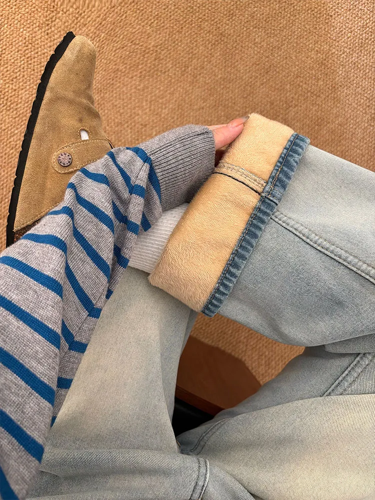 plus Size Women's Fleece Lined Thick Wide Leg Jeans High Waist Slim Straight Long Trousers Autumn Winter New Style Light Blue
plus Size Women's Fleece Lined Thick Wide Leg Jeans High Waist Slim Straight Long Trousers Autumn Winter New Style Light Blue