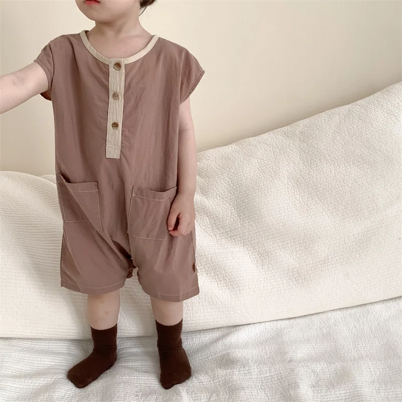 Rompers Boys Summer Baby Korean Childrens Clothing New Baby Jumpsuits 2024 Simple Fashion Round Collar Button Cotton
Rompers Boys Summer Baby Korean Childrens Clothing New Baby Jumpsuits 2024 Simple Fashion Round Collar Button Cotton