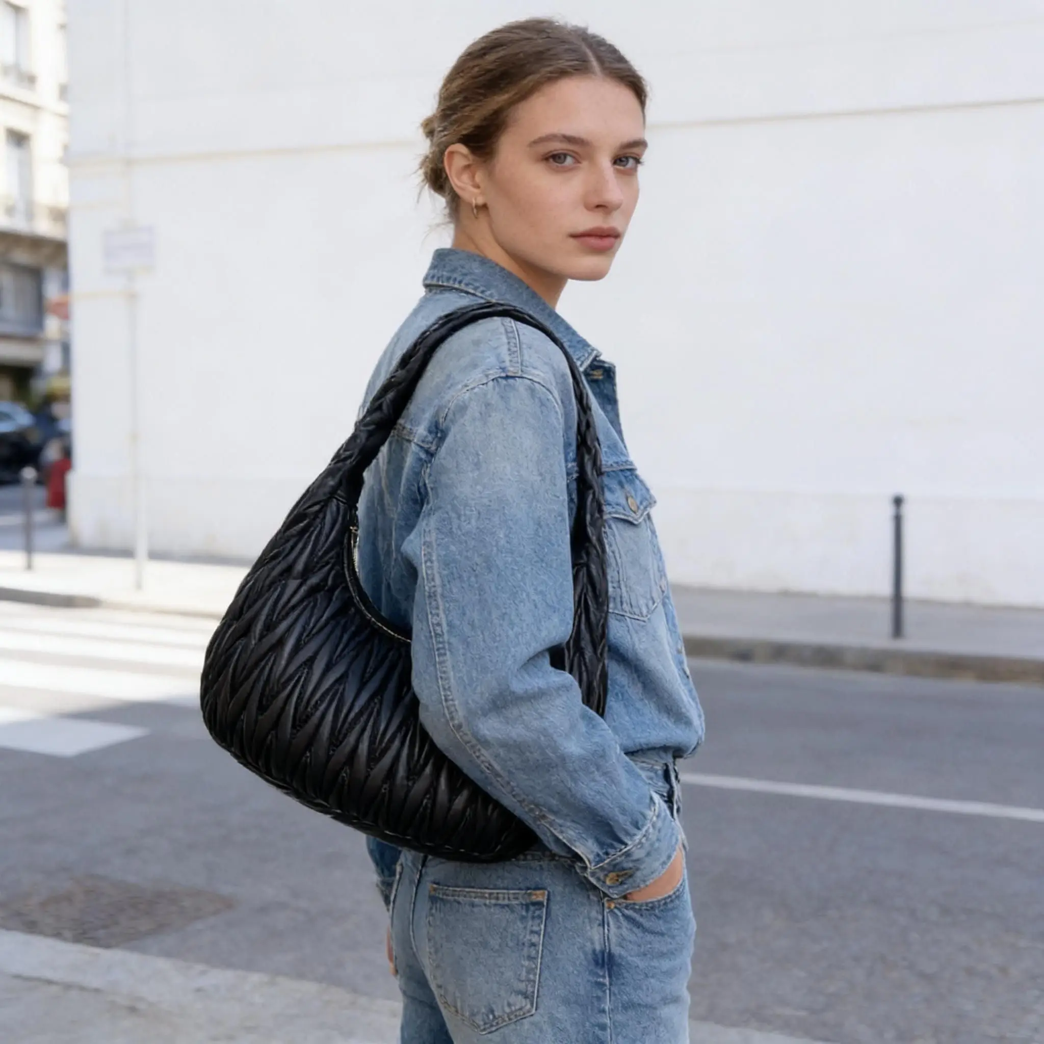 Retro Luxury Fashion Women's Bag, Designed Leather Large Capacity Handbag, Classic Fashion Commuter Bag
Retro Luxury Fashion Women's Bag, Designed Leather Large Capacity Handbag, Classic Fashion Commuter Bag