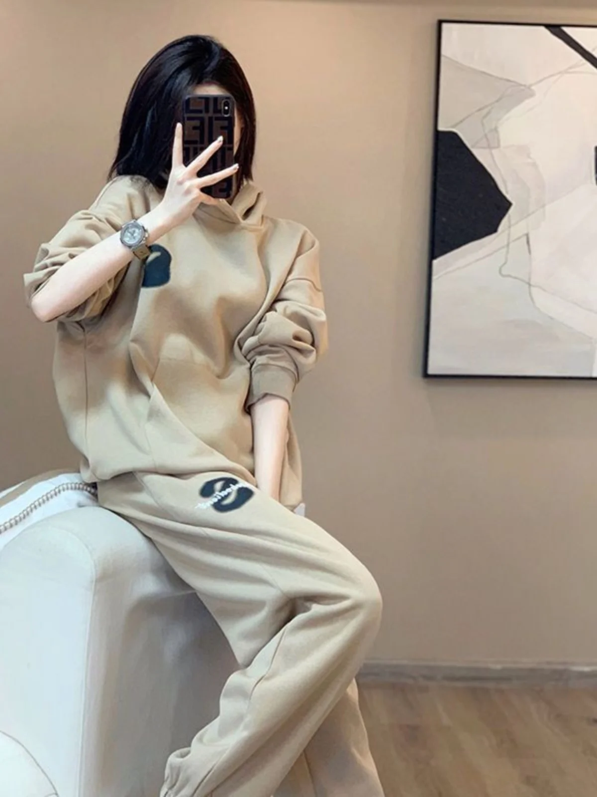 Модный спортивный повседневный женский комплект 2024 года, осенняя новинка, корейский стиль, худи, уличный стиль, молодежный комплект из двух предметов, длинный свитер...
Модный спортивный повседневный женский комплект 2024 года, осенняя новинка, корейский стиль, худи, уличный стиль, молодежный комплект из двух предметов, длинный свитер...