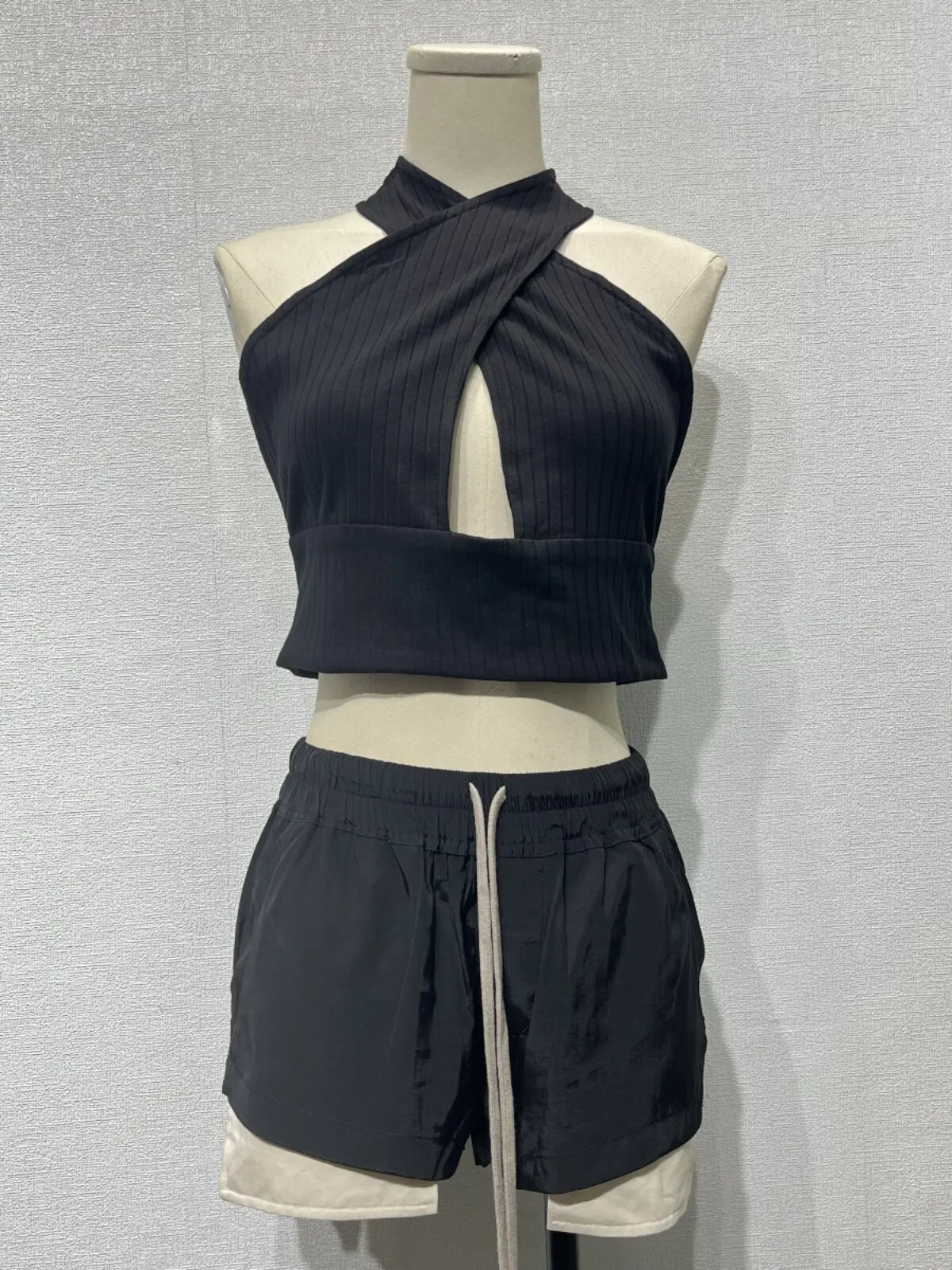 Designer Summer Dark Style Beach Casual Vest Halter Deep V Sexy Women's Wrap Top Open Back Slim Fit Camisole
Designer Summer Dark Style Beach Casual Vest Halter Deep V Sexy Women's Wrap Top Open Back Slim Fit Camisole