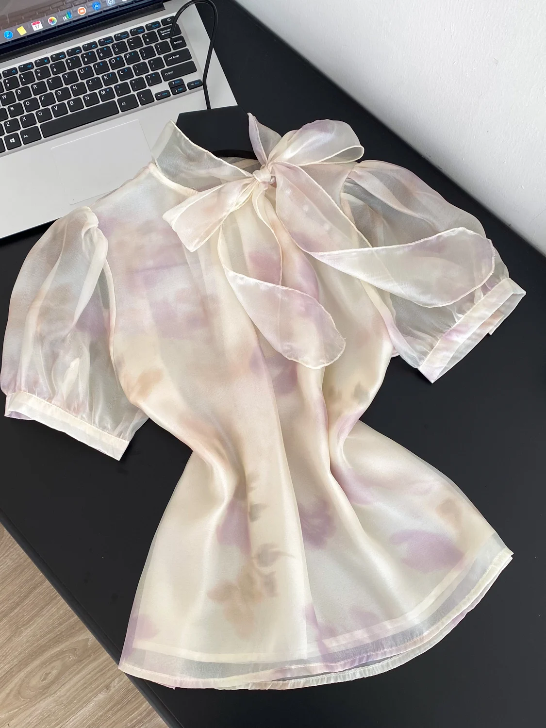 Skin-friendly Breathable Bubble Sleeve Shirt Women's Summer Commute Anti-aging High-grade Sense Upper Apparel Korean Style Lo...
Skin-friendly Breathable Bubble Sleeve Shirt Women's Summer Commute Anti-aging High-grade Sense Upper Apparel Korean Style Lo...