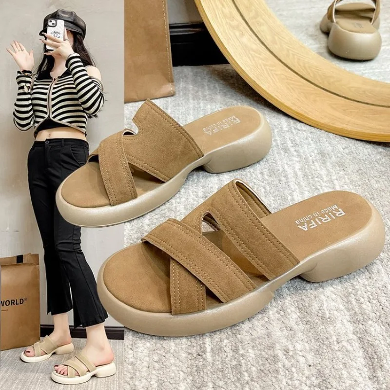 French gentle slippers for women in the summer of 2025, new style for outerwear, flat bottomed, straight lined sandals
French gentle slippers for women in the summer of 2025, new style for outerwear, flat bottomed, straight lined sandals