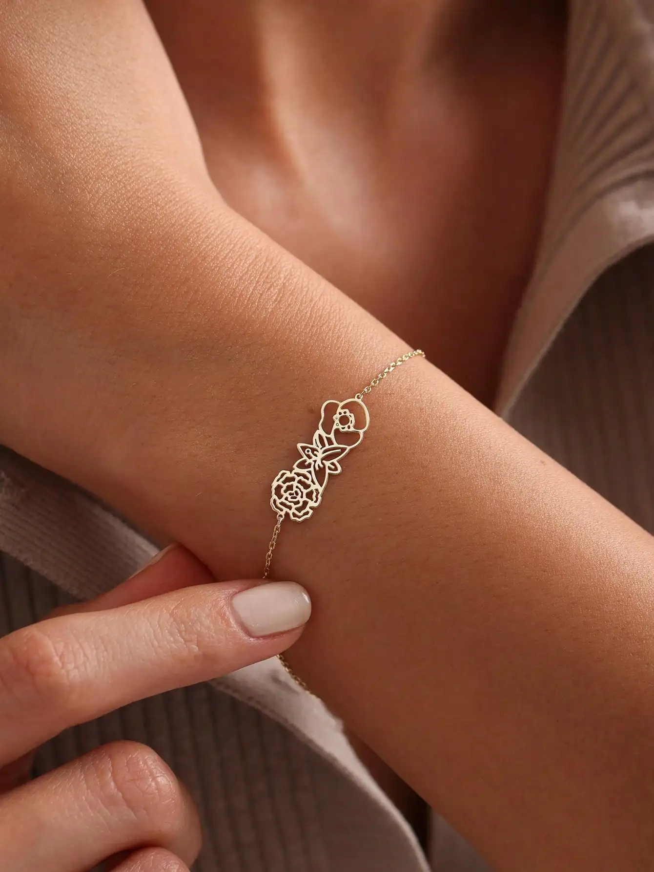 Custom Flower Month of Birth Bracelet Personalized Stainless Steel Name Bracelets for Women Mom Elegant Family Charm Jewelry
Custom Flower Month of Birth Bracelet Personalized Stainless Steel Name Bracelets for Women Mom Elegant Family Charm Jewelry