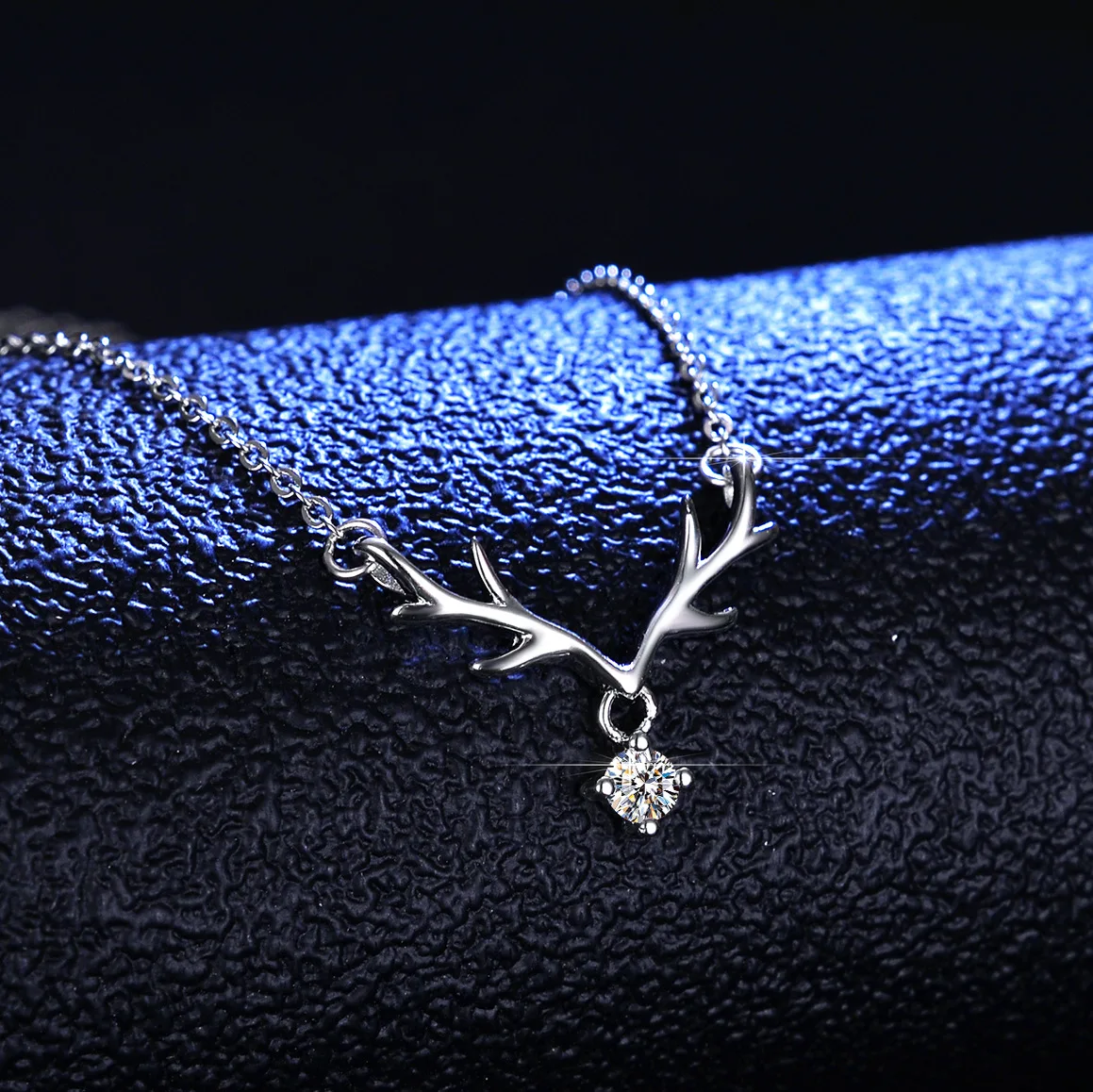 Lumira Deer Antler Pendant with You Along the Way 0.5 carat Mossanite Diamond Platinum PT950 Necklace for Women Birthday Gifts
Lumira Deer Antler Pendant with You Along the Way 0.5 carat Mossanite Diamond Platinum PT950 Necklace for Women Birthday Gifts