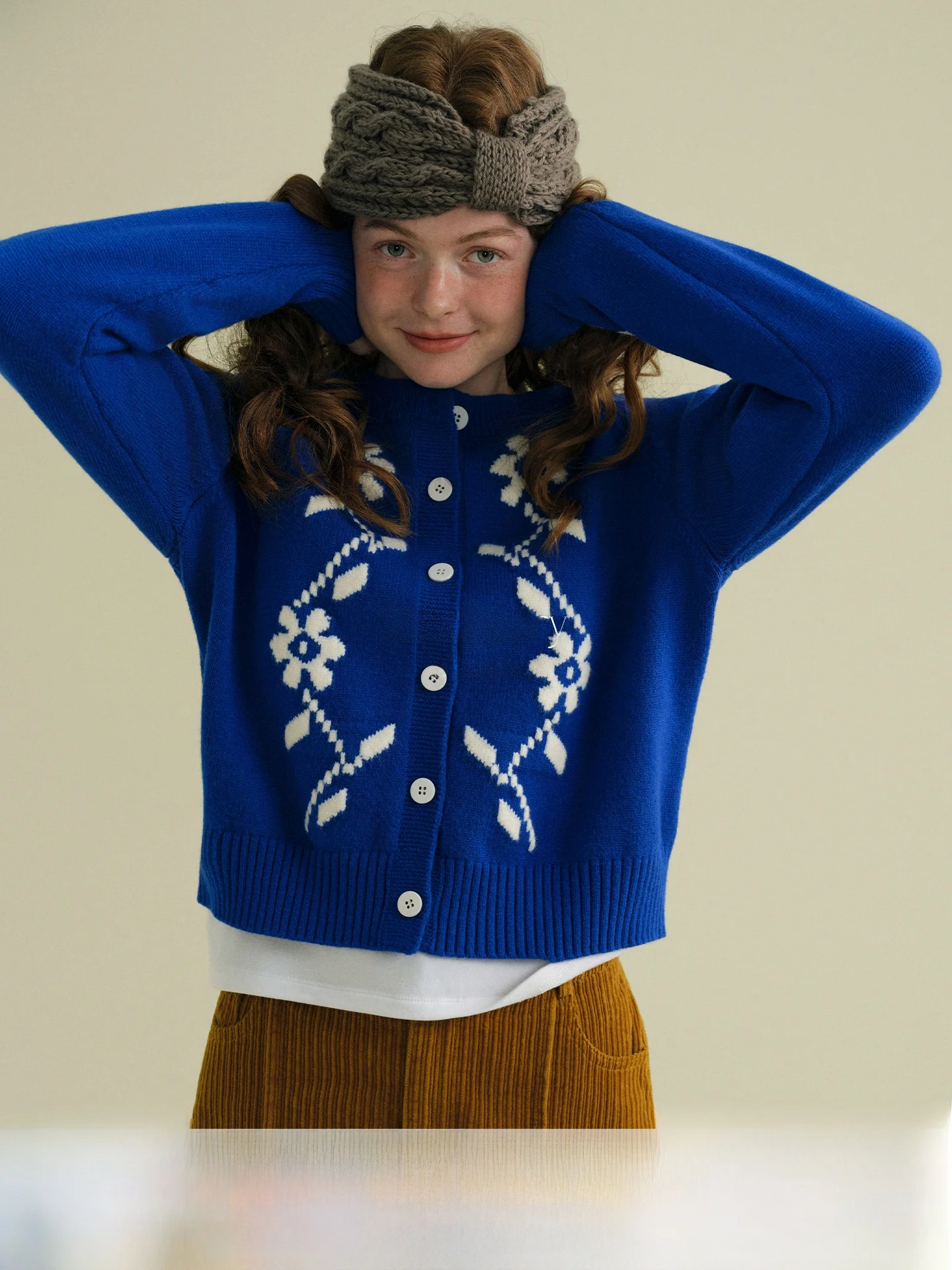 Rina Berry Vintage Floral Embroidery Light Blue Sweater Casual Versatile Loose Fit Open Cardigan Women's Knittedwear
Rina Berry Vintage Floral Embroidery Light Blue Sweater Casual Versatile Loose Fit Open Cardigan Women's Knittedwear